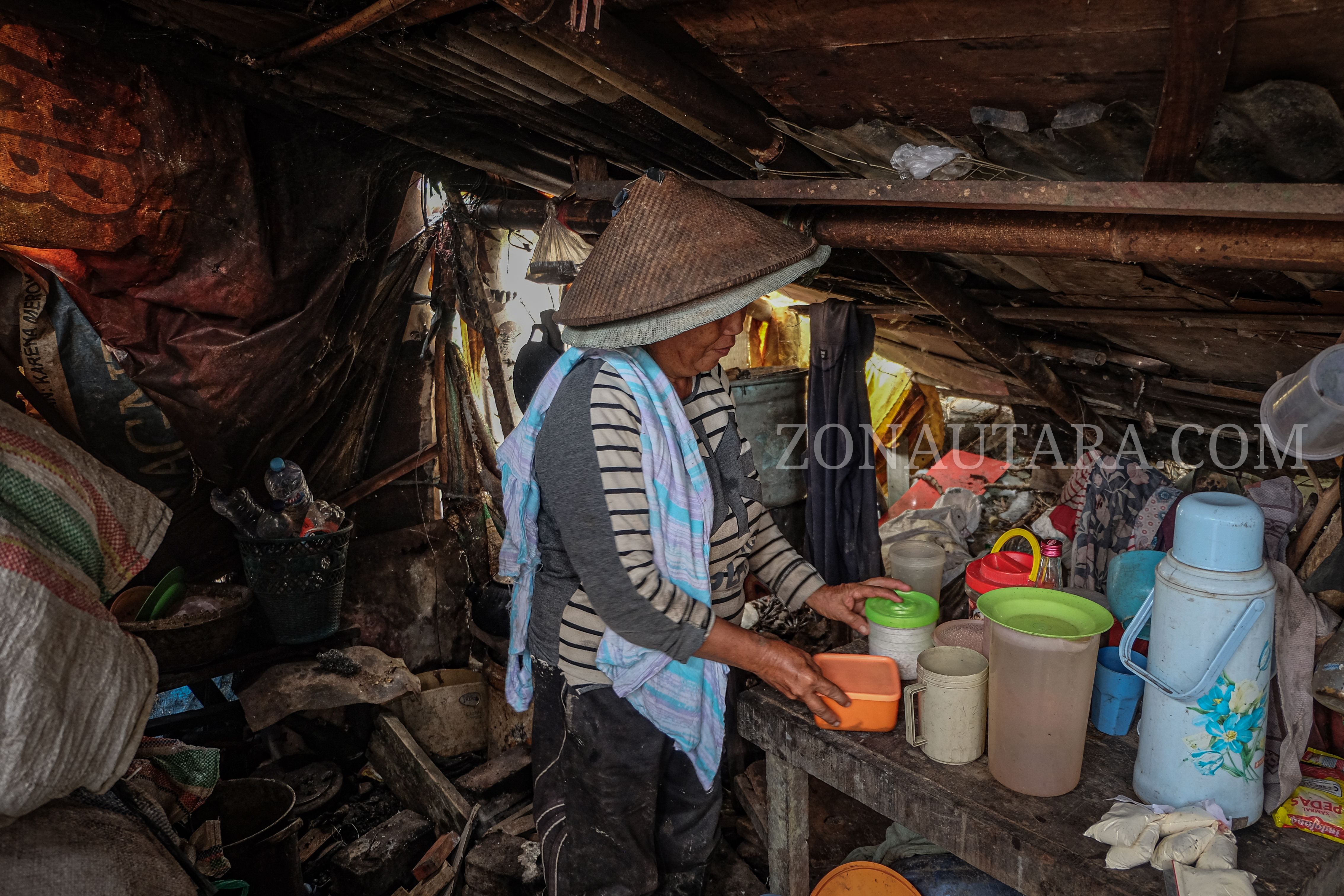 Cerita Foto: Keteguhan Serli di balik gunung sampah