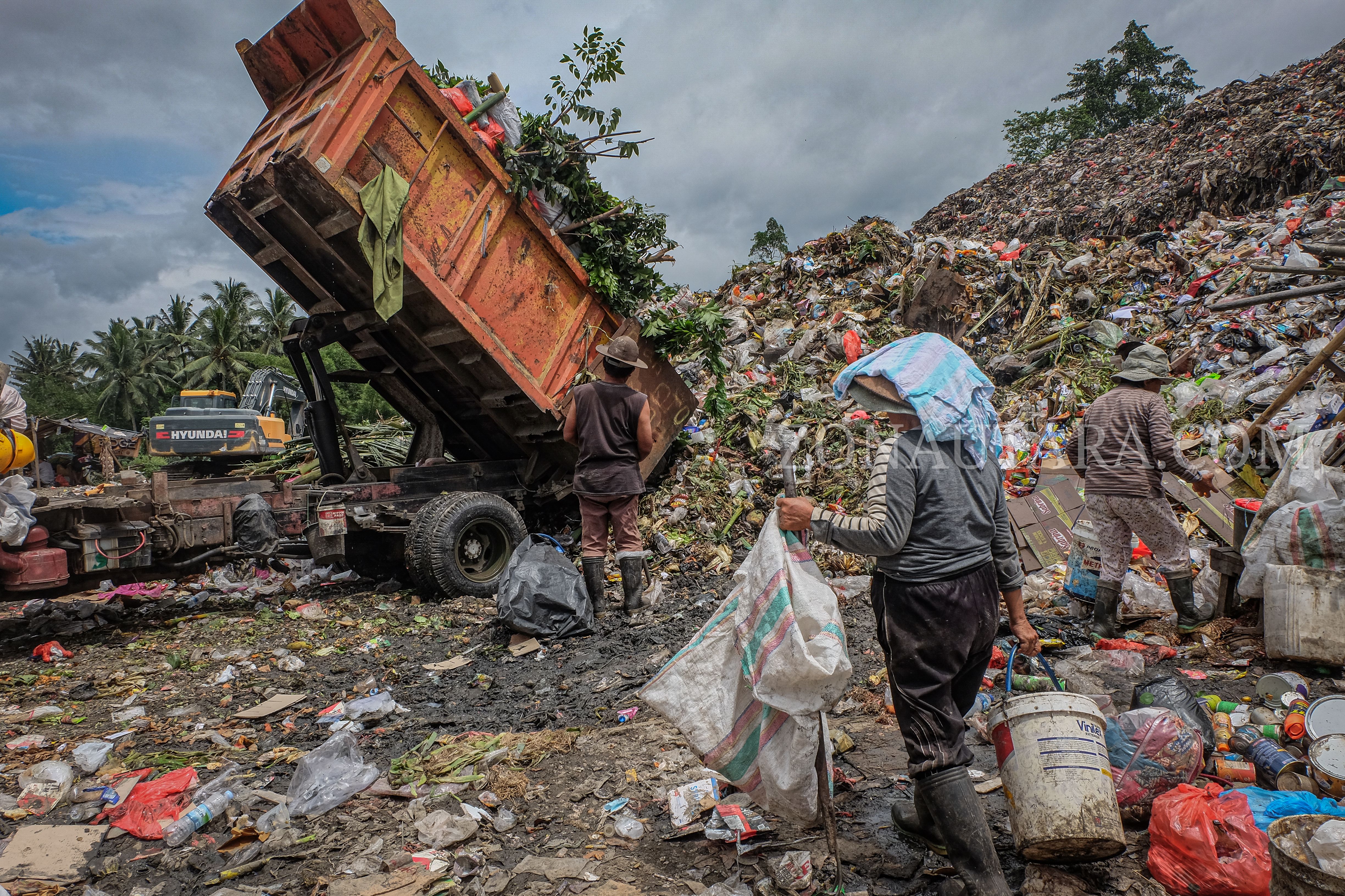 Cerita Foto: Keteguhan Serli di balik gunung sampah