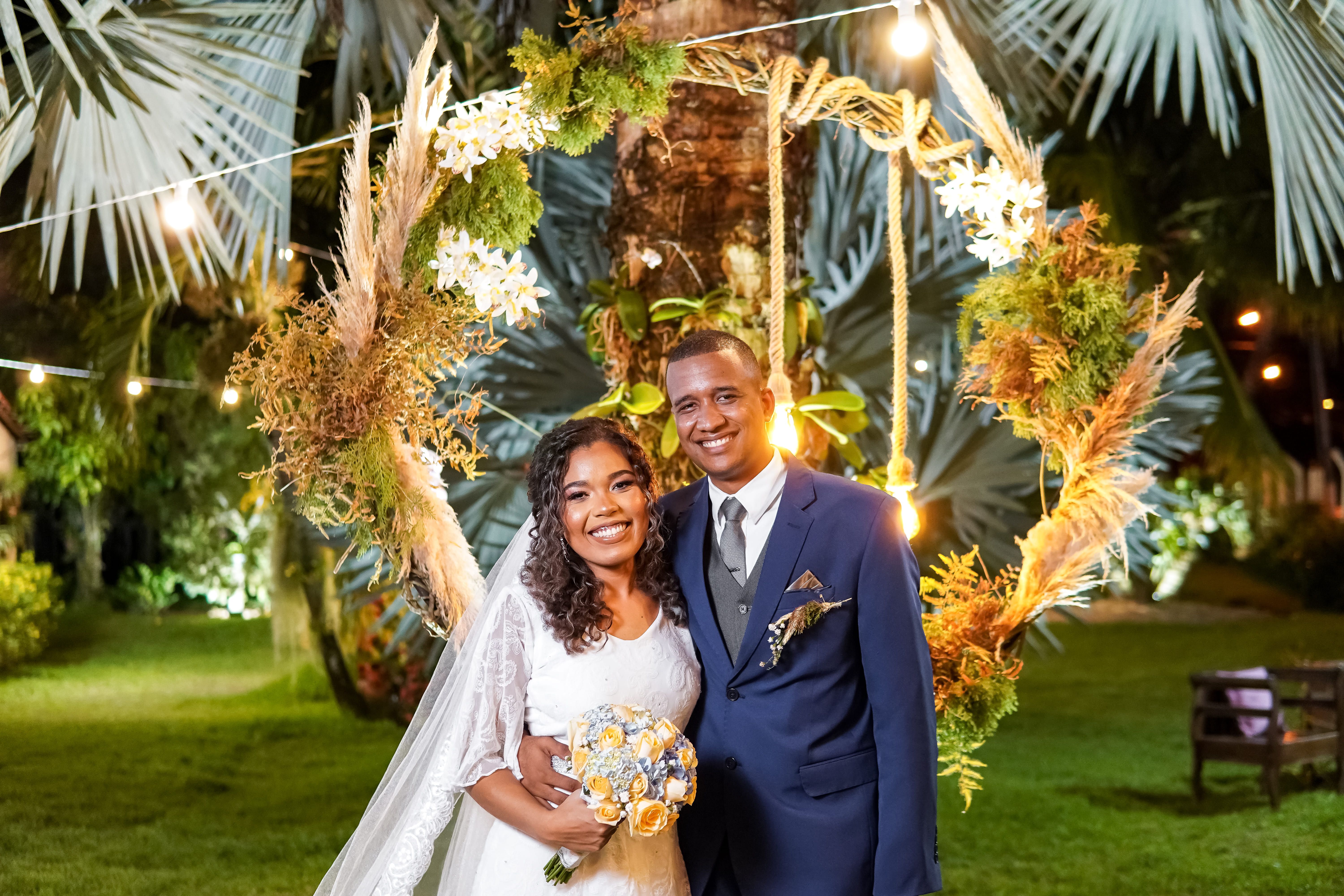 Vídeo: noiva joga buquê e noivo joga 'caneta azul' durante casamento em  Teresina - 180graus - O Maior Portal do Piauí